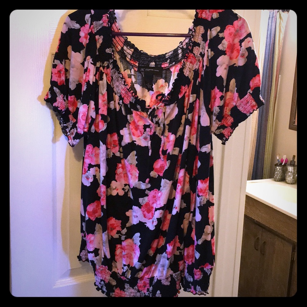 INC short sleeves blouse with bow closure
